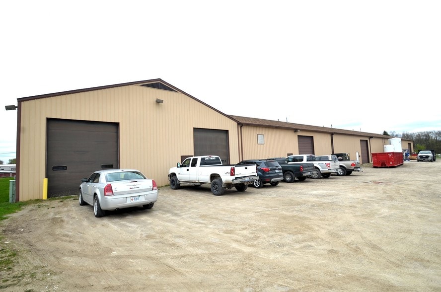 5684 E Highland Rd, Howell, MI for lease - Building Photo - Image 2 of 7