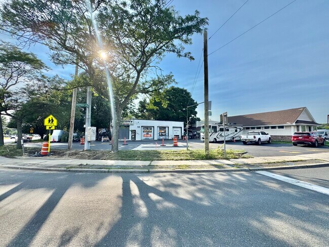 Plus de détails pour 554 Route 111, Hauppauge, NY - Commerce de détail à vendre
