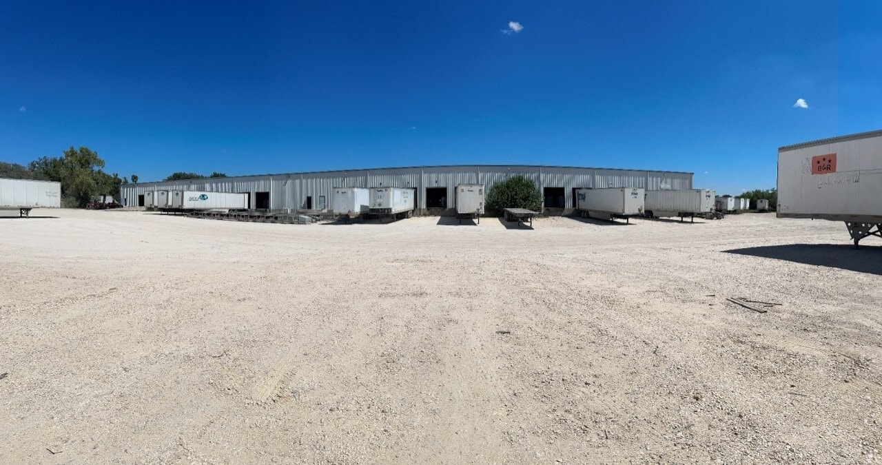 201 Farley Ln, Del Rio, TX for lease Building Photo- Image 1 of 2