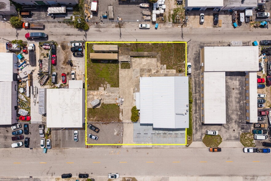 916 SE 14th Ave, Cape Coral, FL for sale - Building Photo - Image 2 of 14