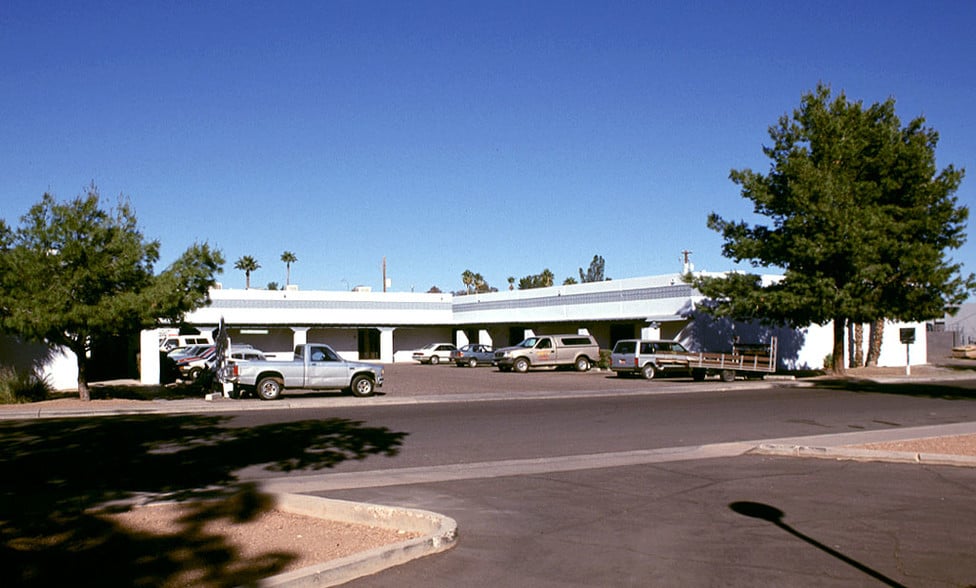 320 E 10th Dr, Mesa, AZ à louer - Photo du bâtiment - Image 2 de 6