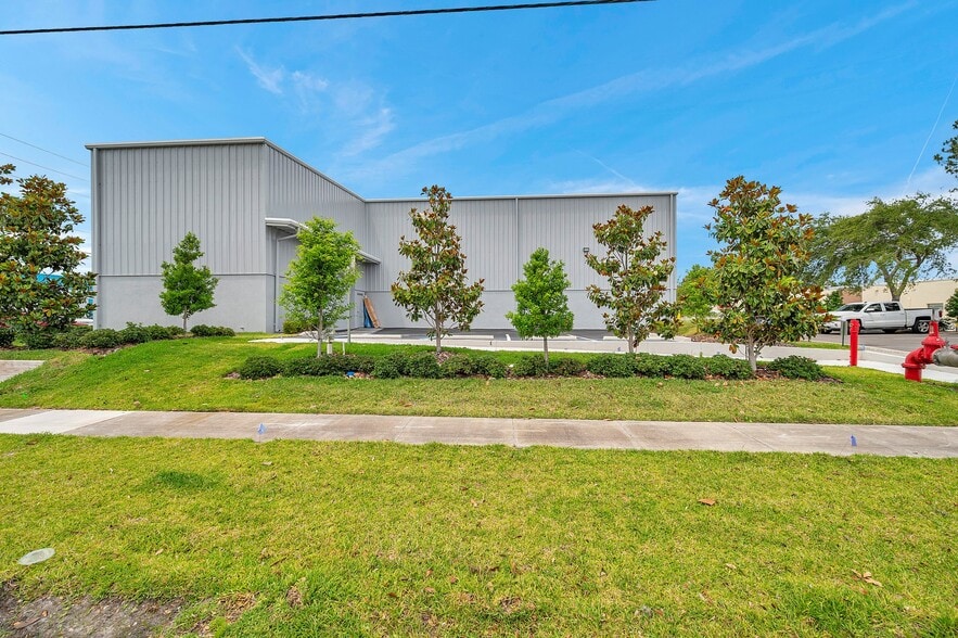 2090 Sunnydale Blvd, Clearwater, FL for sale - Building Photo - Image 2 of 15