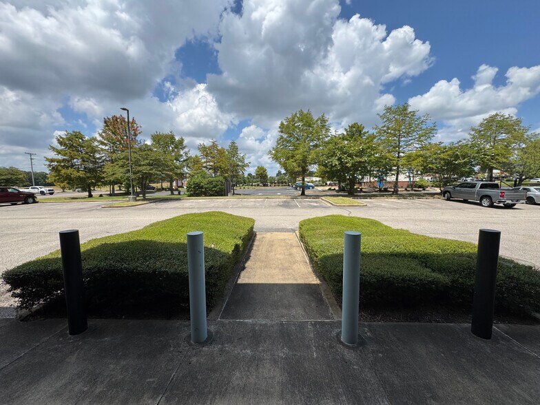 6379 Goodman Rd, Olive Branch, MS à louer - Photo du bâtiment - Image 3 de 4