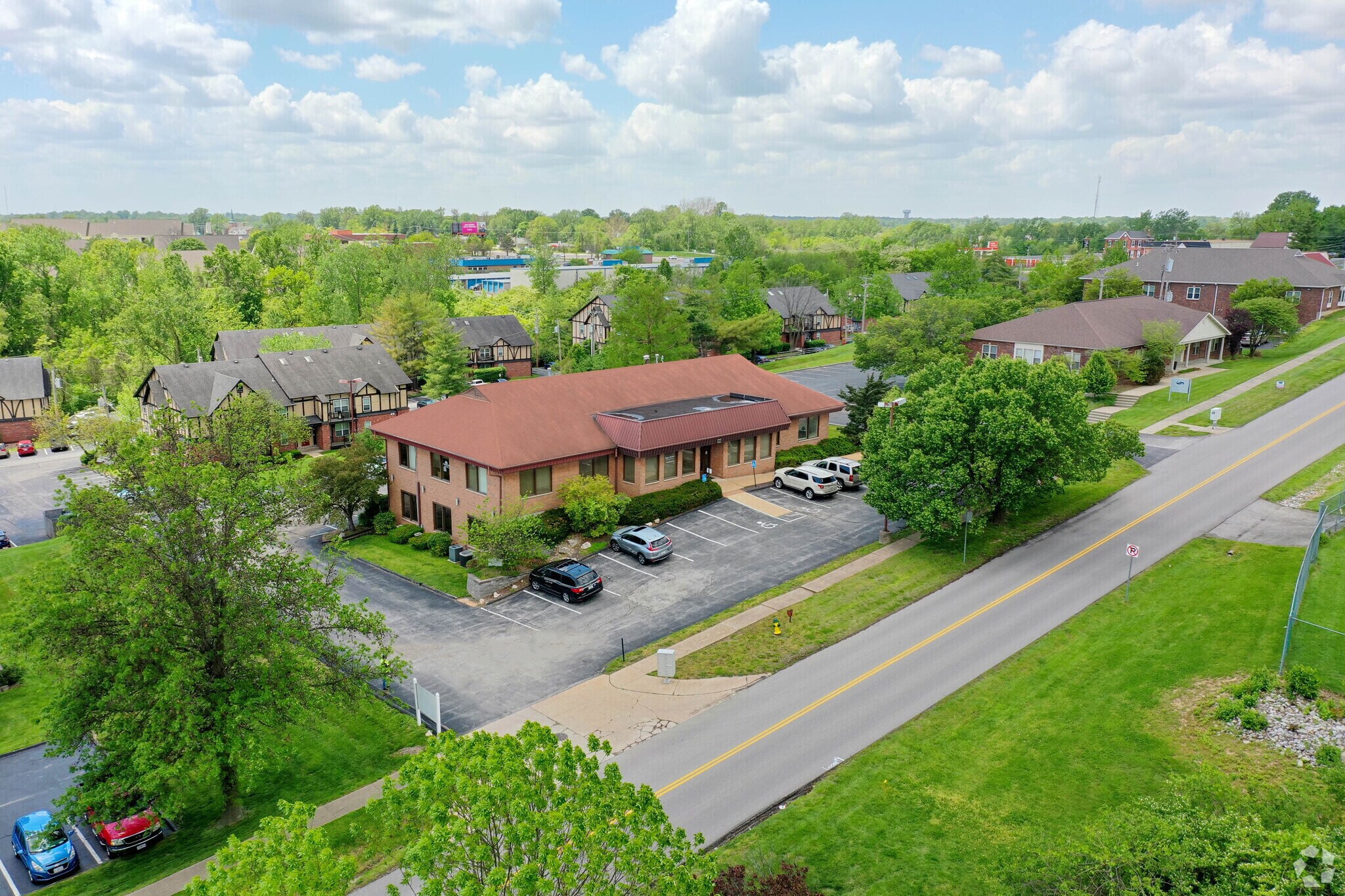1811 Sherman Dr, Saint Charles, MO à louer Photo du bâtiment- Image 1 de 1