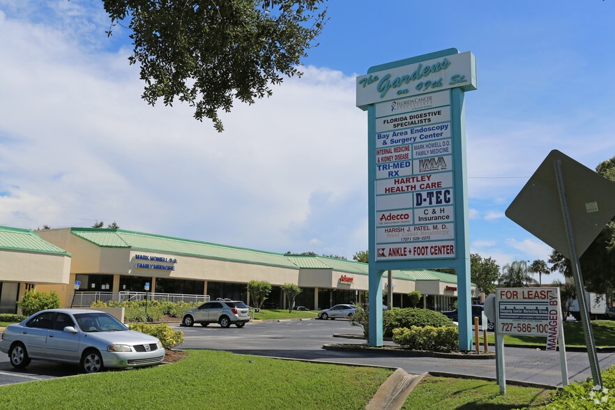 5637-5791 49th St N, Kenneth City, FL à louer - Photo du bâtiment - Image 3 de 8