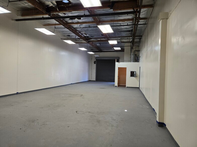 13340 Saticoy St, North Hollywood, CA à louer - Photo du bâtiment - Image 3 de 6