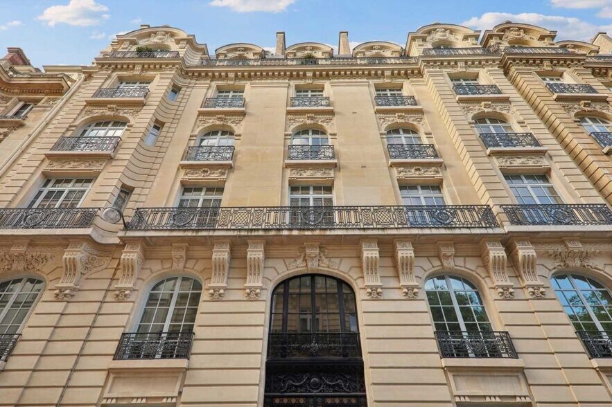 11 Rue Saint-Dominique, Paris à louer - Photo du bâtiment - Image 1 de 9