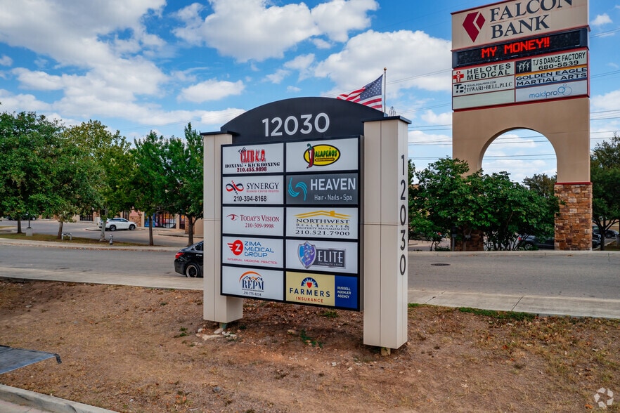 12030 Bandera Rd, Helotes, TX for lease - Building Photo - Image 3 of 12