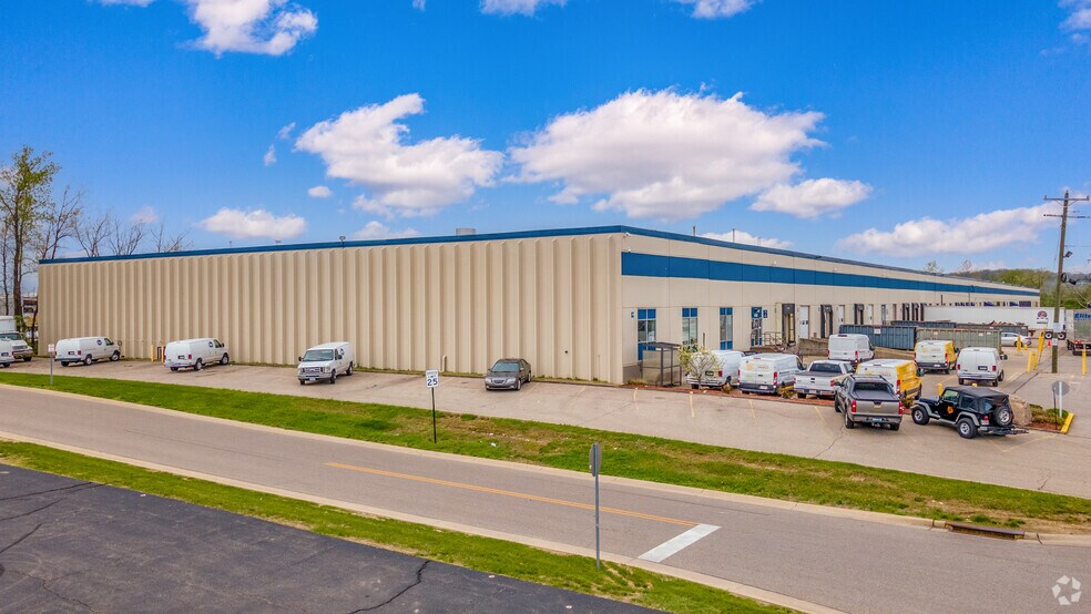 4790-4860 Interstate Dr, Cincinnati, OH à louer - Photo principale - Image 2 de 7