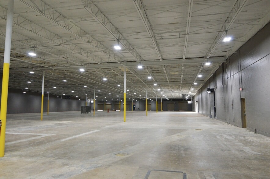 5827 W Us Highway 90, San Antonio, TX for lease - Interior Photo - Image 3 of 4