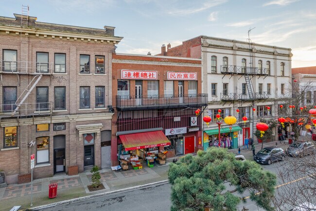 Plus de détails pour 557-561 Fisgard St, Victoria, BC - Commerce de détail à louer