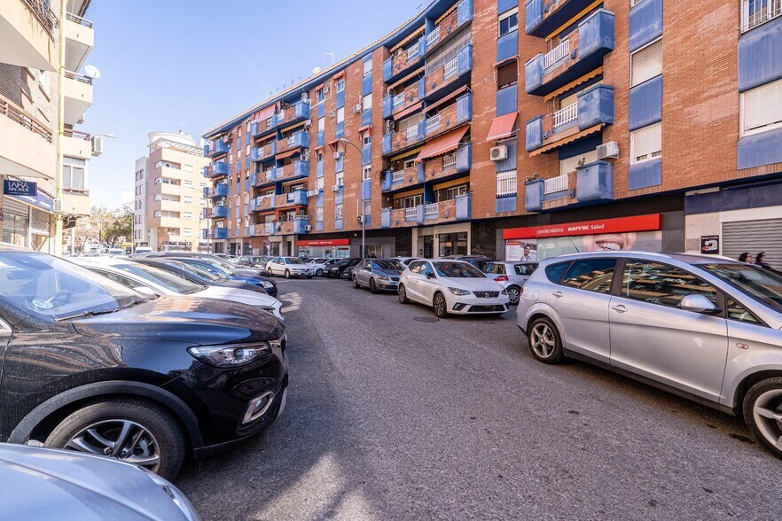 Calle Alberto Durero, SEVILLA, Sevilla for sale - Building Photo - Image 3 of 16