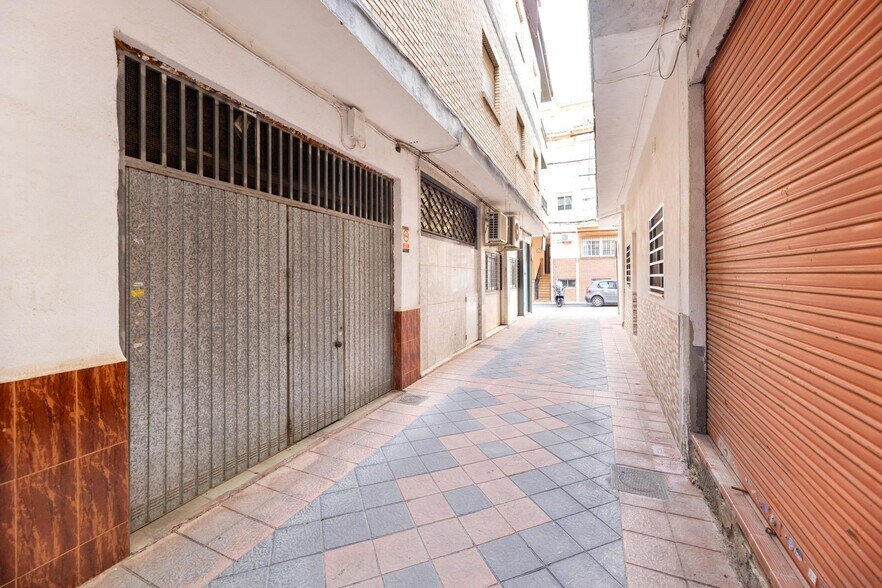 Calle Vizcaya, 13, Armilla, Granada à vendre - Photo du bâtiment - Image 2 de 19