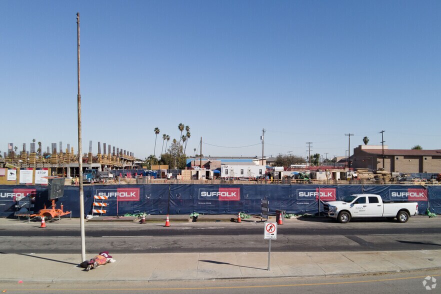 8400 S Vermont Ave, Los Angeles, CA à louer - Photo du bâtiment - Image 3 de 11