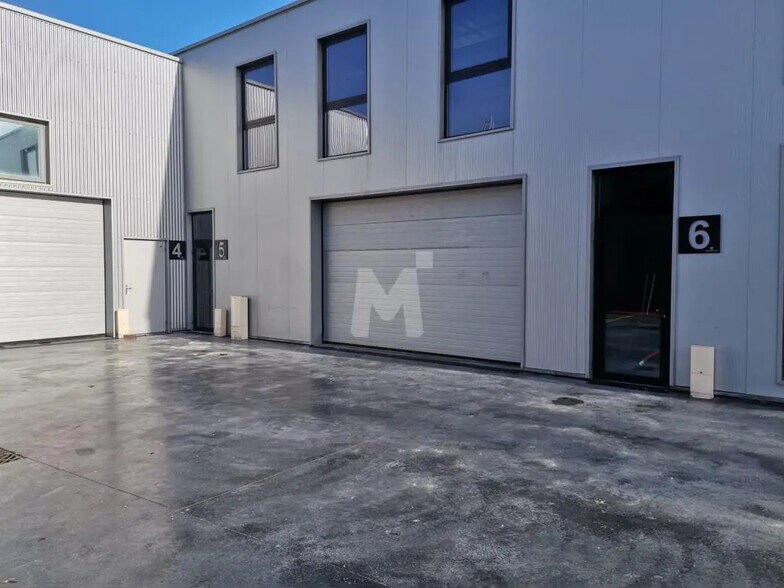 Bureau dans Grigny à louer - Photo du bâtiment - Image 3 de 7