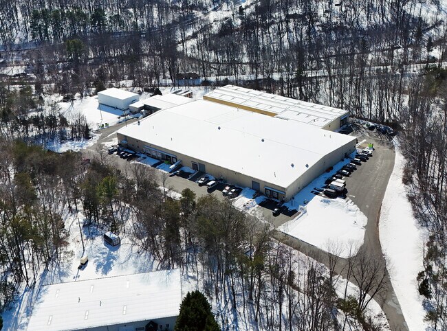 Plus de détails pour 556 Dettor Rd, Charlottesville, VA - Industriel à louer