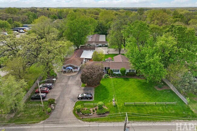 More details for 4403 S Roberts Rd, Island Lake, IL - Retail for Sale
