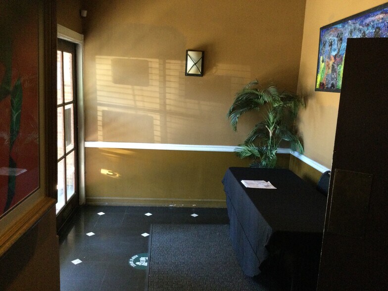 3339 43rd St, Los Angeles, CA for lease - Interior Photo - Image 2 of 25