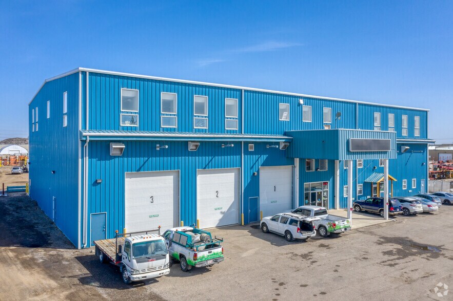 60 Industry Way SE, Calgary, AB à vendre - Photo principale - Image 1 de 1