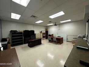 500 Grand Ave, Joplin, MO for lease Interior Photo- Image 2 of 41
