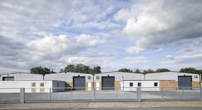 Plus de détails pour Old Station Rd, Bordon - Industriel à louer