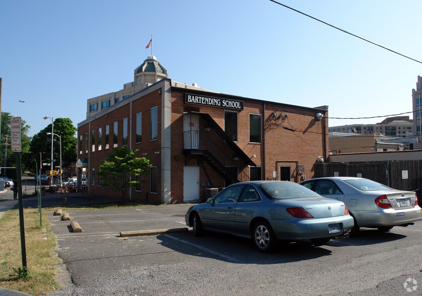 2440 Wilson Blvd, Arlington, VA for lease - Building Photo - Image 3 of 3