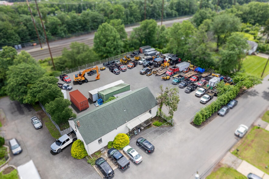 12 Fairview Ave, Edison, NJ à vendre - Photo du bâtiment - Image 3 de 10