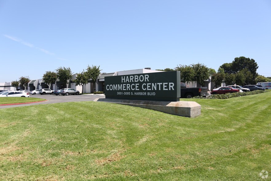 3001-3095 S Harbor Blvd, Santa Ana, CA à louer - Photo principale - Image 1 de 3