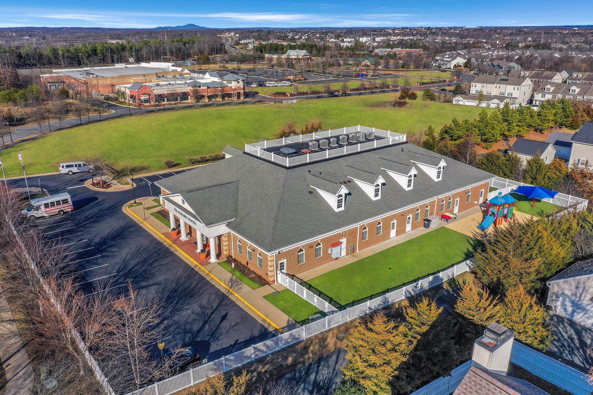 42885 Orchard Oriole Dr, Ashburn, VA for lease Primary Photo- Image 1 of 59