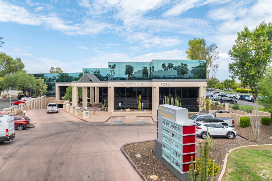 5050 N 40th St, Phoenix, AZ à louer - Photo du bâtiment - Image 2 de 5
