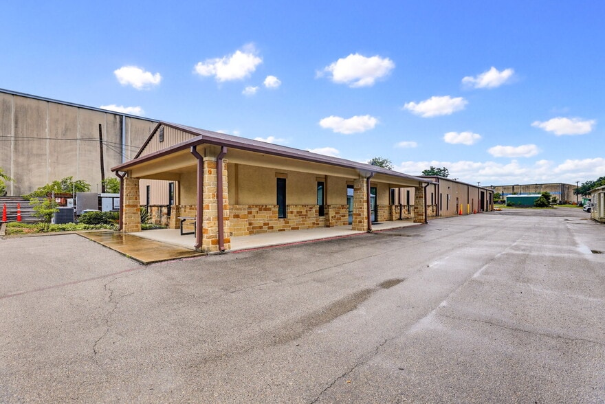 11550 N North Loop Rd, San Antonio, TX à vendre - Photo du bâtiment - Image 3 de 34