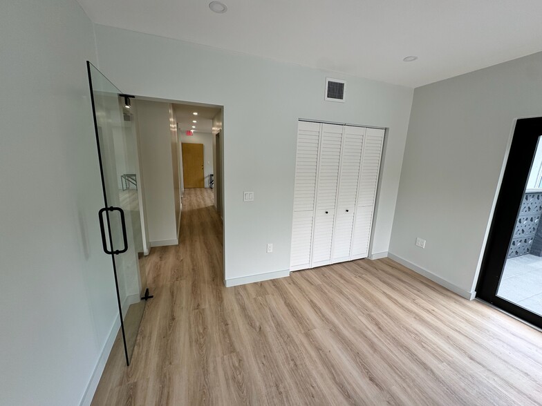 2414 SW 22nd St, Miami, FL for lease - Interior Photo - Image 3 of 13