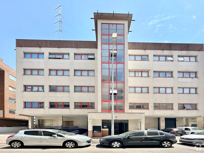 Calle del Haya, Madrid, Madrid for sale - Building Photo - Image 2 of 8