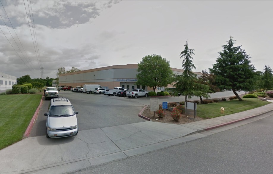 411 Otterson Dr, Chico, CA à louer - Photo principale - Image 1 de 8