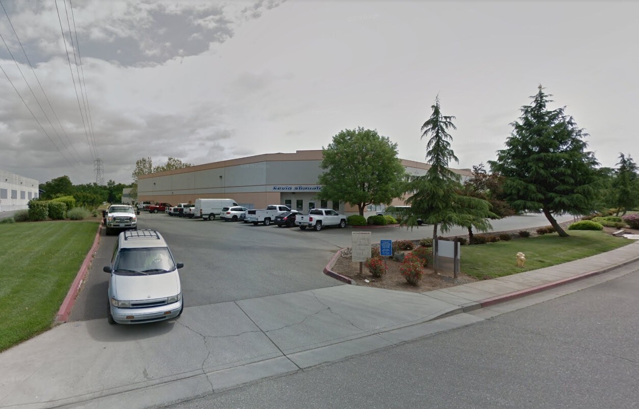 411 Otterson Dr, Chico, CA à louer Photo principale- Image 1 de 9