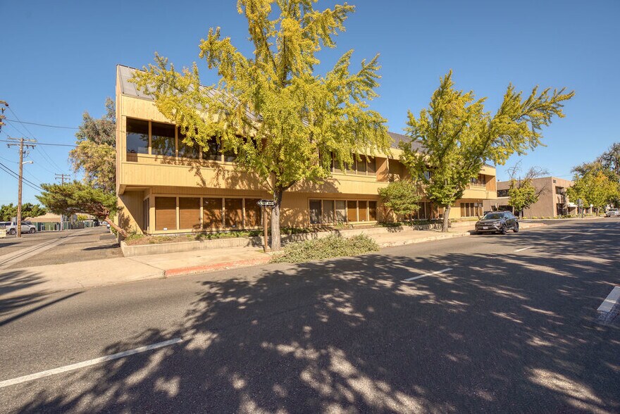 1207 13th St, Modesto, CA à louer - Photo du bâtiment - Image 2 de 17