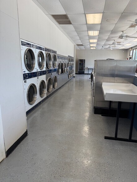 1111 E Denman Ave, Lufkin, TX à vendre - Photo intérieure - Image 2 de 2