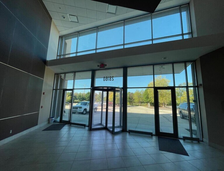 28160 W Northwest Hwy, Lake Barrington, IL for lease - Interior Photo - Image 3 of 10