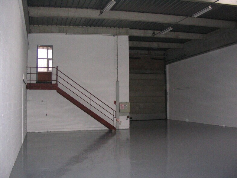 Industrial in Villepinte for lease - Building Photo - Image 3 of 11