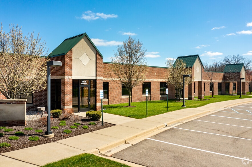 1136-1138 Oak Valley Dr, Ann Arbor, MI for sale - Primary Photo - Image 1 of 7
