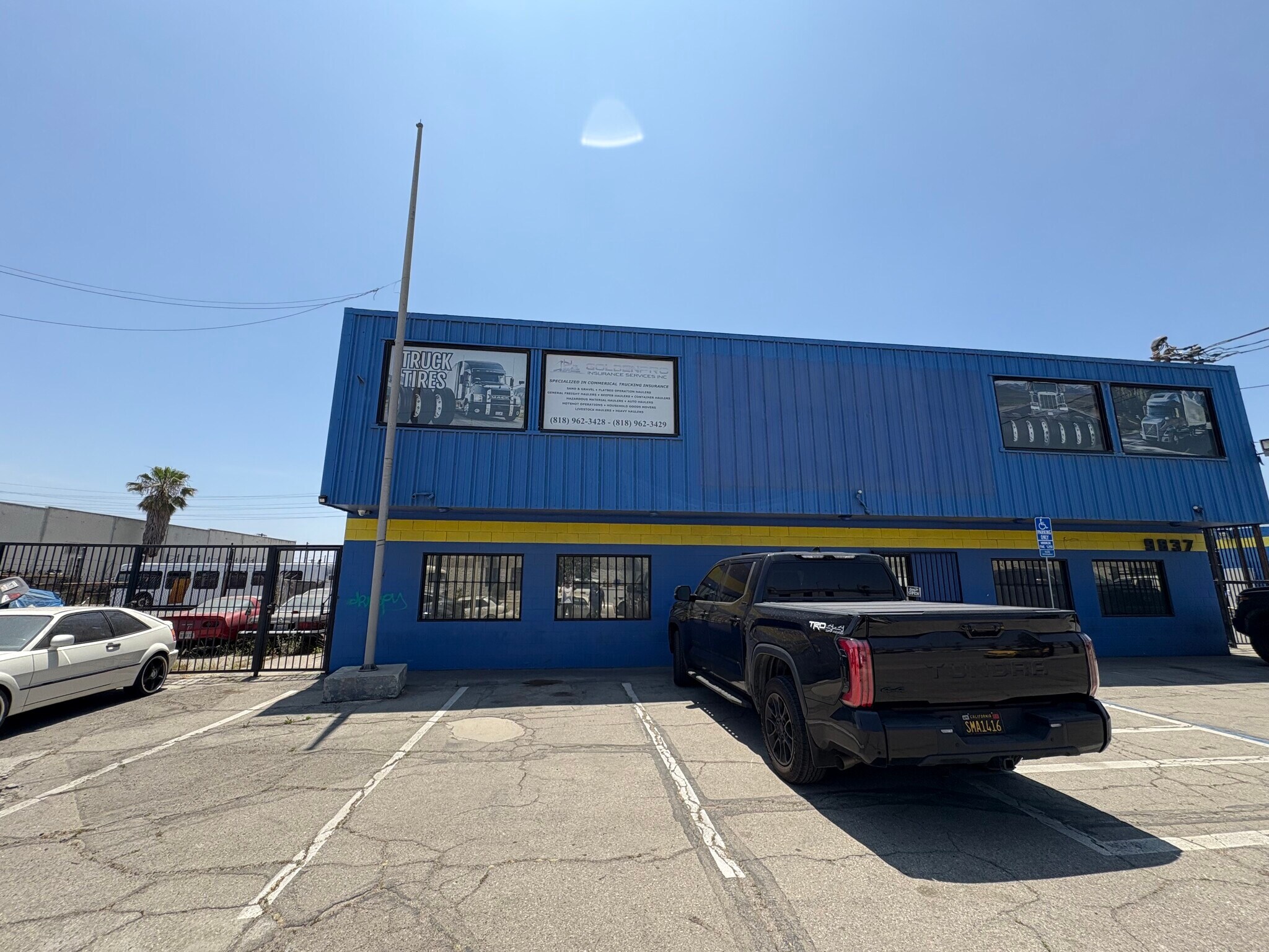 9837 Glenoaks Blvd, Sun Valley, CA à louer Photo du bâtiment- Image 1 de 4