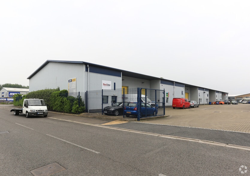 Arndale Rd, Littlehampton for sale - Primary Photo - Image 1 of 5