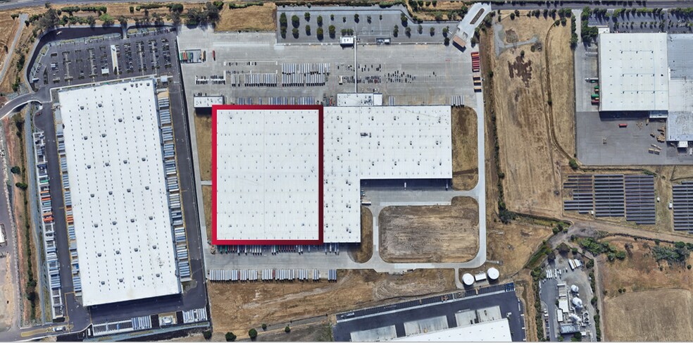 700 Crocker Dr, Vacaville, CA à louer - Photo du bâtiment - Image 3 de 8