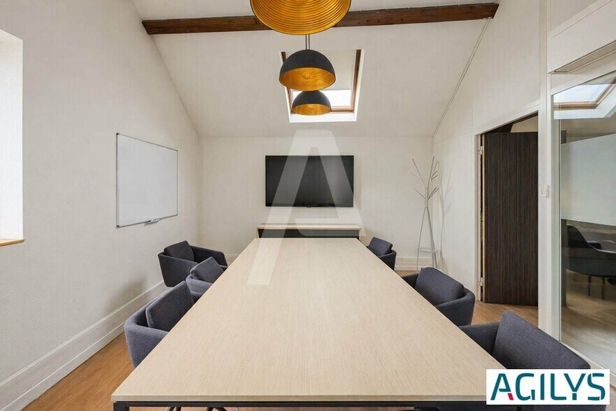 19 Avenue Des Indes, Les Ulis for sale - Interior Photo - Image 2 of 11