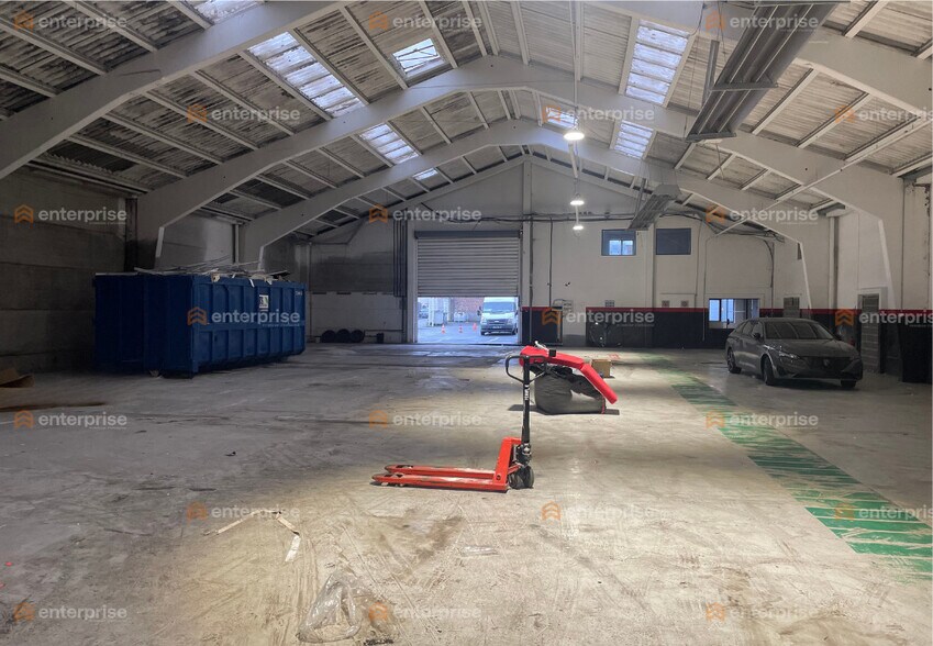 Flex in Roubaix for lease - Interior Photo - Image 2 of 8