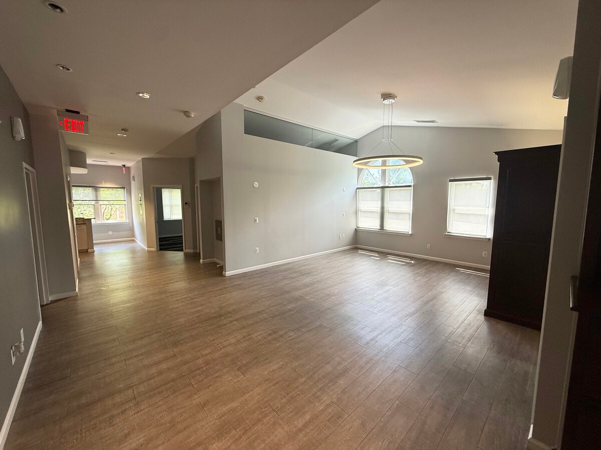 4200 Evergreen Ln, Annandale, VA 22003 - Unit 334-335 - - Interior Photo - Image 2 of 16