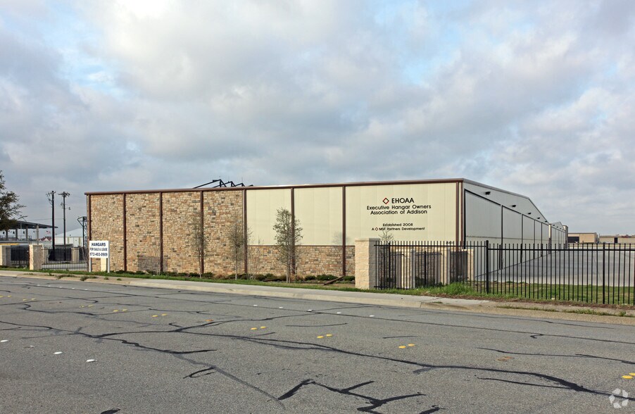 15809 Addison Rd, Addison, TX à vendre - Photo du bâtiment - Image 3 de 3