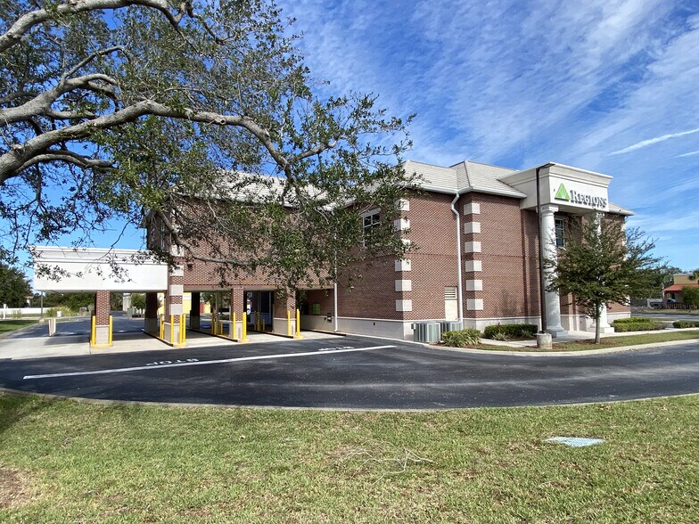 7750 N Wickham Rd, Melbourne, FL à louer - Photo du bâtiment - Image 2 de 6