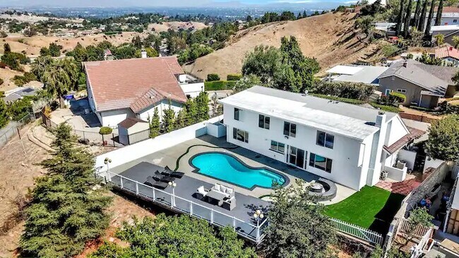 Plus de détails pour 12036 Darby Ave, Porter Ranch, CA - Spécialité à vendre