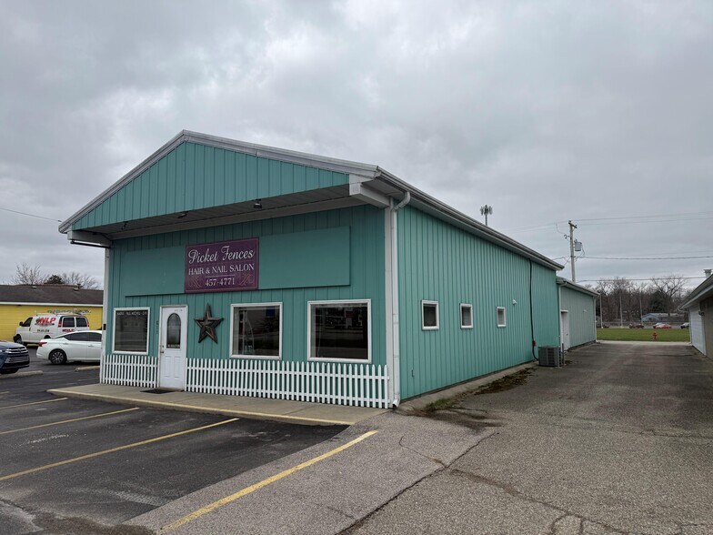 611 S Huntington St, Syracuse, IN à vendre - Photo du bâtiment - Image 2 de 6